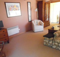John and Eva Selles Studio Apartment - Kawana Tourism