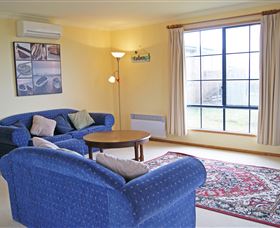 Bruny Island Accommodation Services - Omaroo Cottage - Kawana Tourism 1