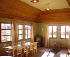 Lakeview Cottage - Kawana Tourism 4