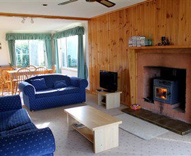 Castaway Cottage - Kawana Tourism 1