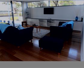 Tuckers Rocks Cottage - Kawana Tourism 1