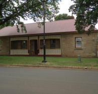 Christopher Hall's Colonial Accommodation - Kawana Tourism