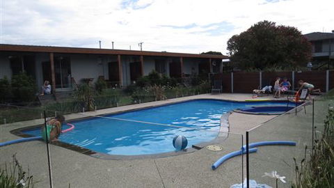 Riverside Ocean Grove - Kawana Tourism 4