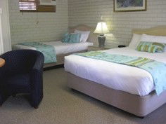 Cleveland Motor Inn - Kawana Tourism 3
