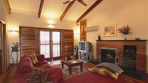 Meringa Springs - Kawana Tourism 3