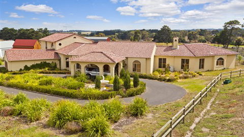 Tuscan Getaway - Kawana Tourism 0
