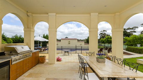 Tuscan Getaway - Kawana Tourism 6