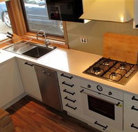 Wallace's - Crystal Creek Chalet 1 - Kawana Tourism