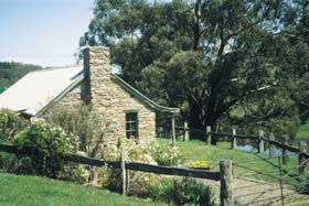 Adelaide Hills Country Cottages - Gum Tree Cottage - Kawana Tourism 0