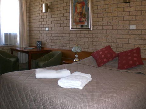 Allamar Motor Inn - Kawana Tourism 0