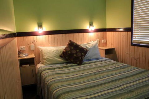 Aussie Outback Oasis Cabin & Van Village - Kawana Tourism 0