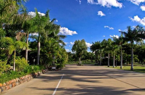 Aussie Outback Oasis Cabin & Van Village - Kawana Tourism 2