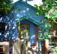 Blue Poles Cafe Gallery  BB - Kawana Tourism
