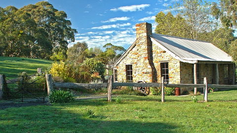 Adelaide Hills Country Cottages - Gum Tree Cottage - Kawana Tourism 3