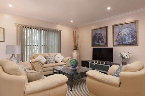 Jacaranda Cottages - Kawana Tourism 7