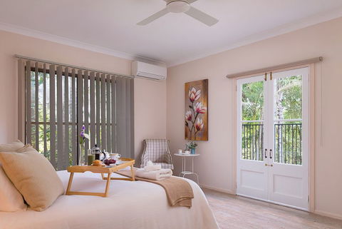 Jacaranda Cottages - Kawana Tourism 10