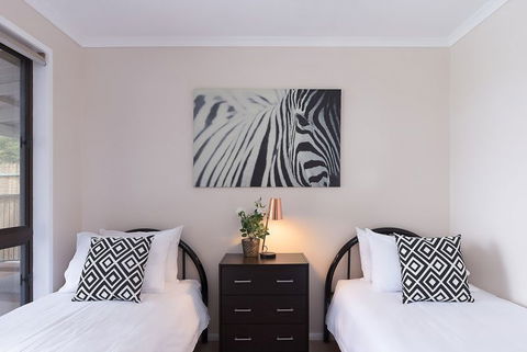 Jacaranda Cottages - Kawana Tourism 13