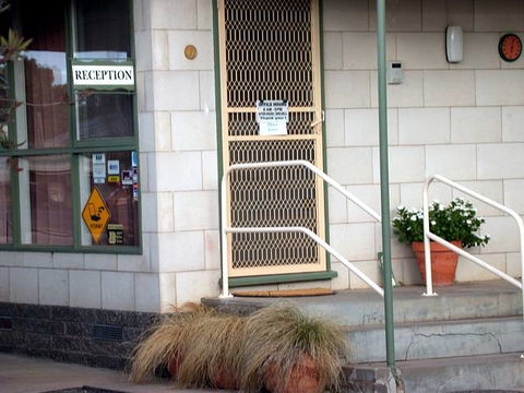 Donald Riverside Motel - Kawana Tourism 2