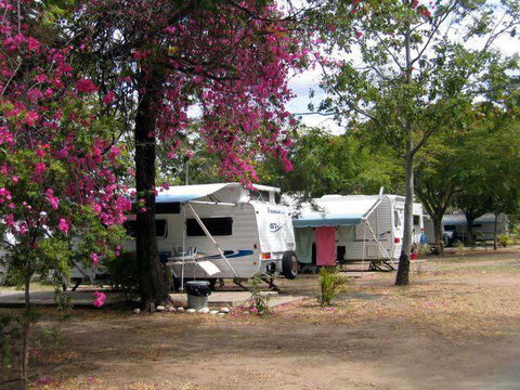 Emerald Cabin & Caravan Village - Kawana Tourism 3
