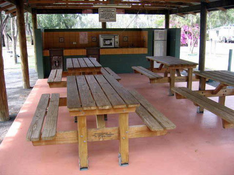 Emerald Cabin & Caravan Village - Kawana Tourism 4