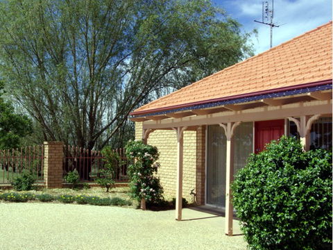 Fairways Bed & Breakfast At Jerilderie - Kawana Tourism 4