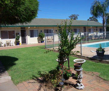 Gilgandra Lodge Motel - Kawana Tourism 1
