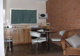 Gilgandra Lodge Motel - Kawana Tourism 2