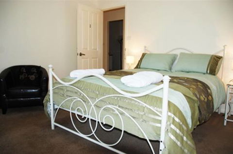 Gloucester On Avon Bed And Breakfast - Kawana Tourism 1