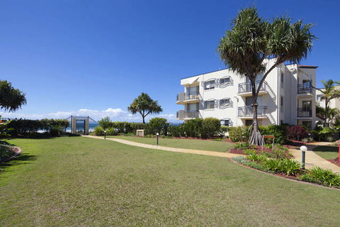 Golden Riviera Beach Resort - Kawana Tourism 1