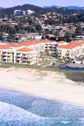 Golden Riviera Beach Resort - Kawana Tourism 4