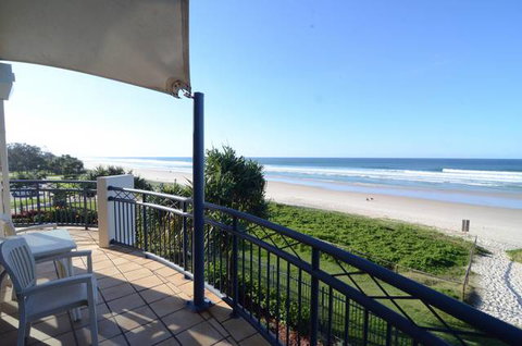 Golden Riviera Beach Resort - Kawana Tourism 3