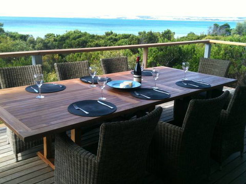 Island Beach Escape - Beachcomber - Kawana Tourism 4