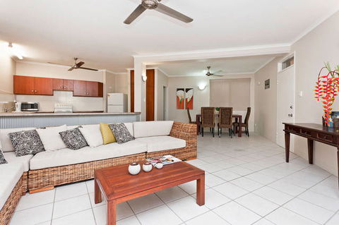 Kemboja Apartments - Kawana Tourism 0