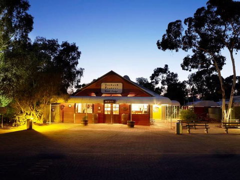 Outback Pioneer Hotel - Kawana Tourism 1