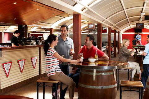 Outback Pioneer Hotel - Kawana Tourism 8