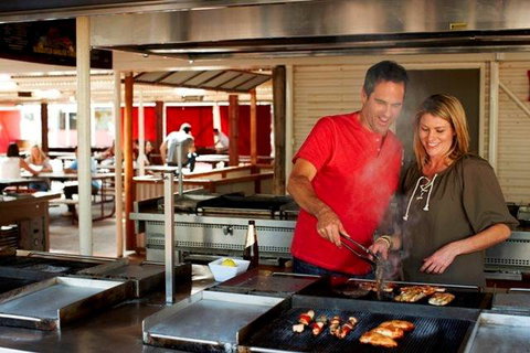 Outback Pioneer Hotel - Kawana Tourism 9