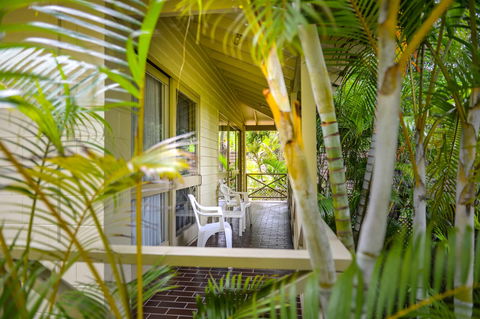 Pacific Palms Resort - Kawana Tourism 5