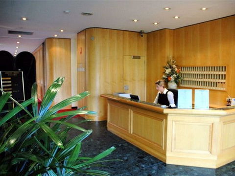 Sandown Regency & Serviced Apartments - Kawana Tourism 1