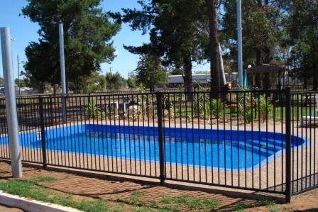 Silver Oaks Motel - Kawana Tourism 0