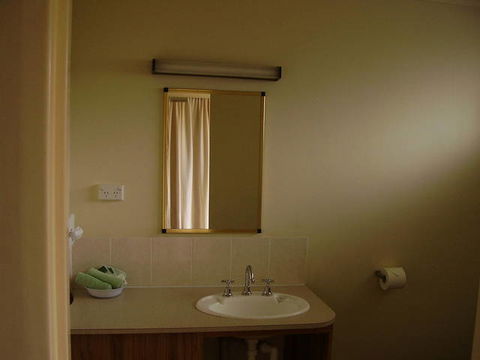 Snowy River Lodge Motel - Kawana Tourism 2