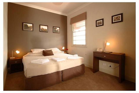 The Royal Hotel - Kawana Tourism 1