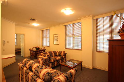 ULTIQA Rothbury Hotel - Kawana Tourism 3