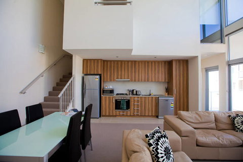 Verandah Apartments - Kawana Tourism 2