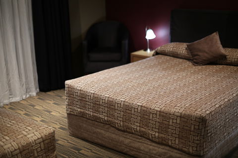 Windsor Castle Hotel - Kawana Tourism 0