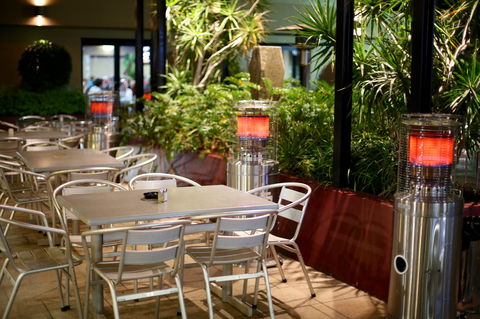 Windsor Castle Hotel - Kawana Tourism 1