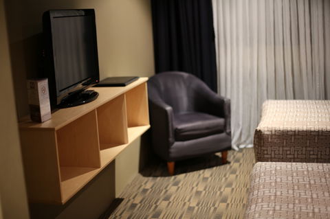 Windsor Castle Hotel - Kawana Tourism 5