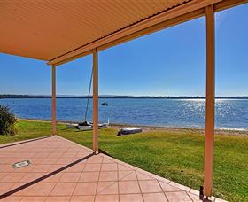 Luxury Waterfront House - Kawana Tourism 0