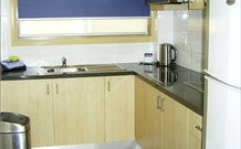 Lorikeet Boutique Escape 416 - Kawana Tourism 4