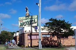 Jackie Howe Motel - Kawana Tourism 0