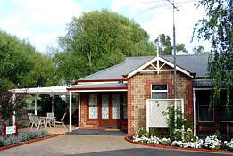 Amble In Self Contained Accommodation - Garden Retreat B & B - Kawana Tourism 0